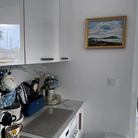 Szemesbay Lakas B 101 *