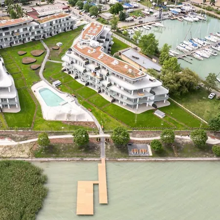 Apartment Szemesbay Lakas B 101