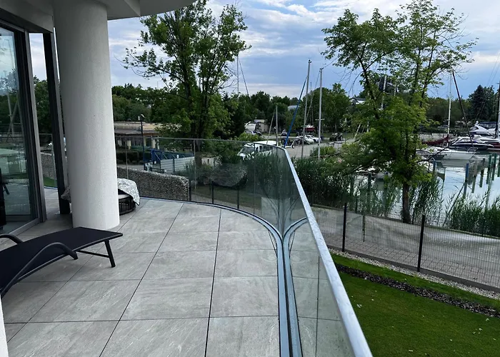 Apartament Szemesbay Lakas B 101