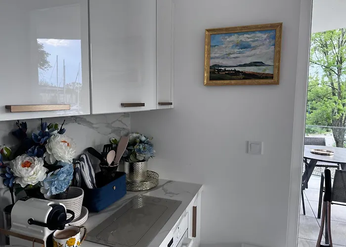 Szemesbay Lakas B 101 *