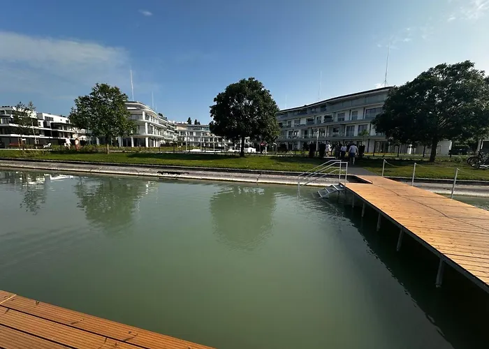 Apartament Szemesbay Lakas B 101